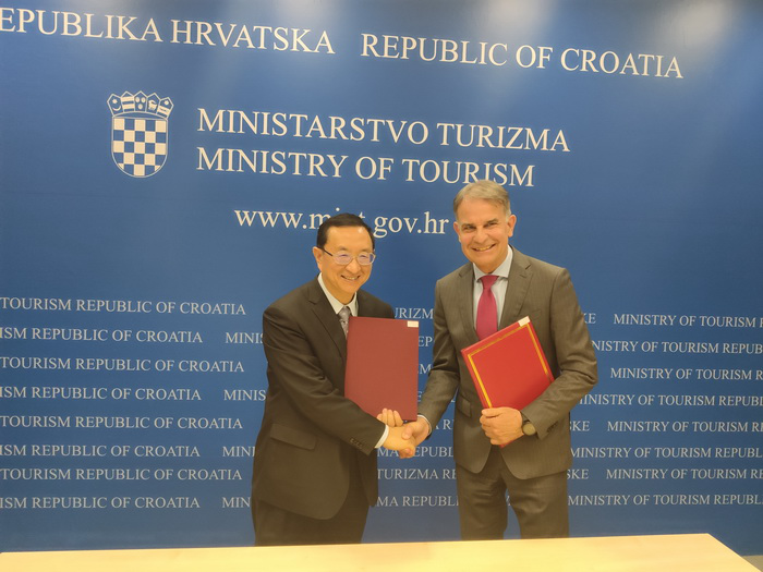 中克兩國(guó)旅游部門(mén)簽署《中華人民共和國(guó)文化和旅游部與克羅地亞共和國(guó)旅游部關(guān)于專項(xiàng)旅游合作的諒解備忘錄》(圖1) 中克兩國(guó)旅游部門(mén)簽署《中華人民共和國(guó)文化和旅游部與克羅地亞共和國(guó)旅游部關(guān)于專項(xiàng)旅游合作的諒解備忘錄》(圖1)
